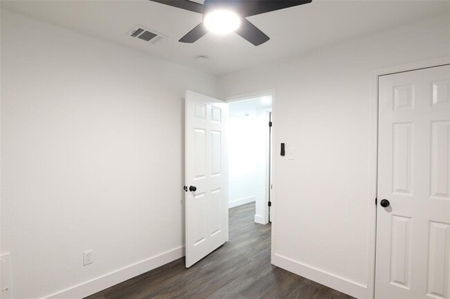 Building Photo - 7706 Garsee Dr