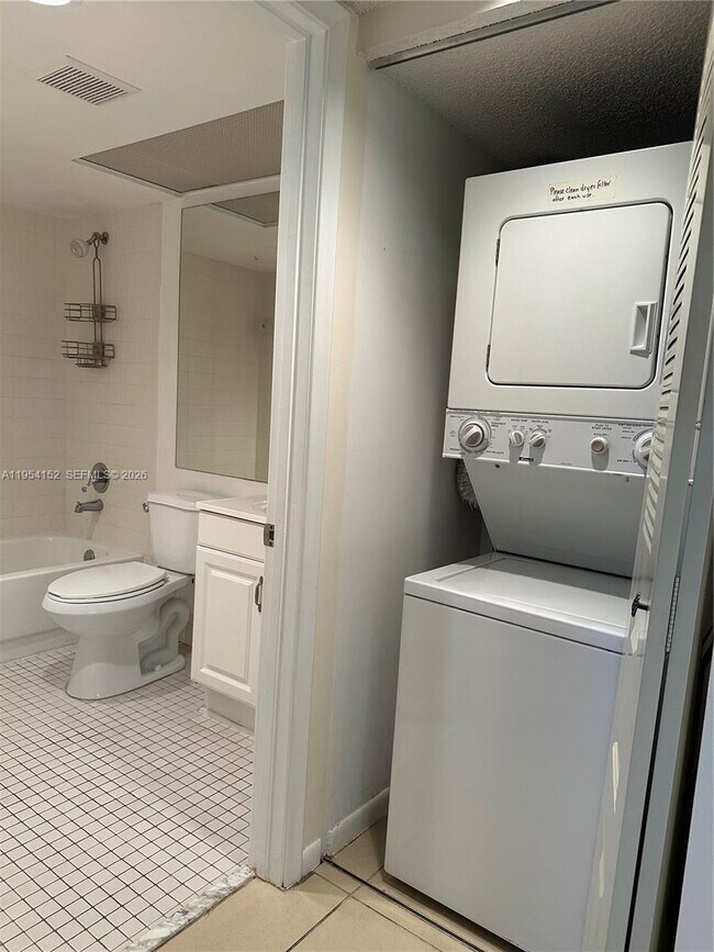 Building Photo - 12600 SW 5th Ct