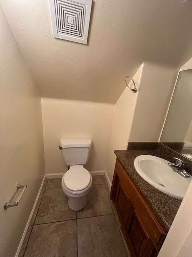 Building Photo - 722 K St