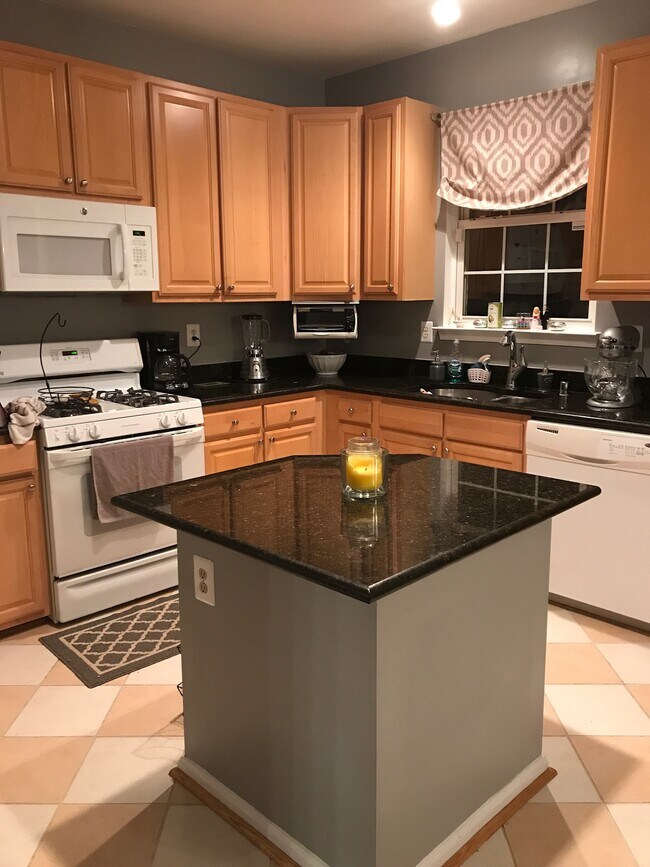 Building Photo - 205 Tilden Way