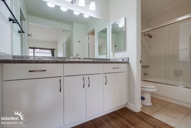 Building Photo - Beautiful 2Bdm 2Ba Condo in La Jolla Colon...