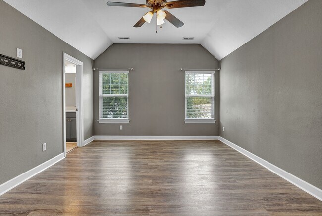 Building Photo - 211 Thalia Rd