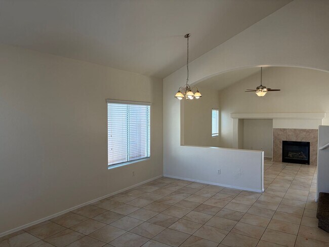 Building Photo - Freshly Painted 3 Bed, 2.5 Bath Home in Coolidge