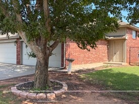 Building Photo - 2721 SE 89th Ter