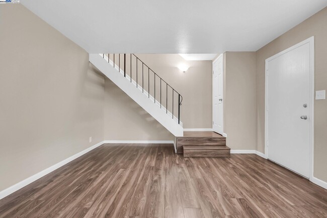 Building Photo - 4446 Seminole Way