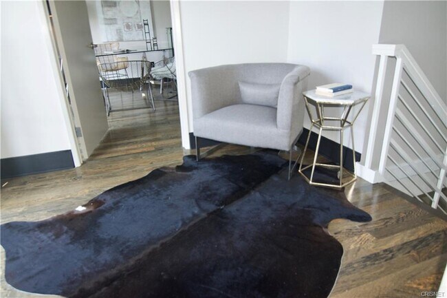 Sitting Area - 849 S Broadway