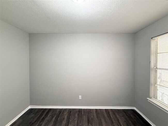 Building Photo - 3643 N MacGregor Way