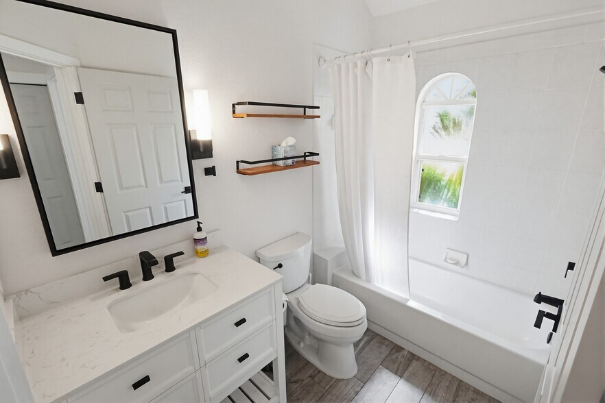 Building Photo - 4423 Shark Dr