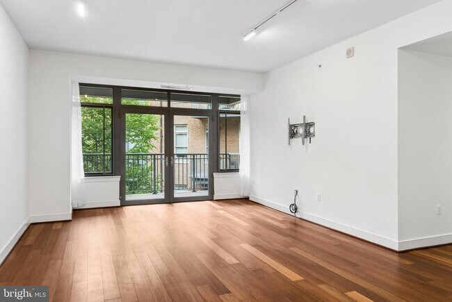 Building Photo - 2425 L St NW