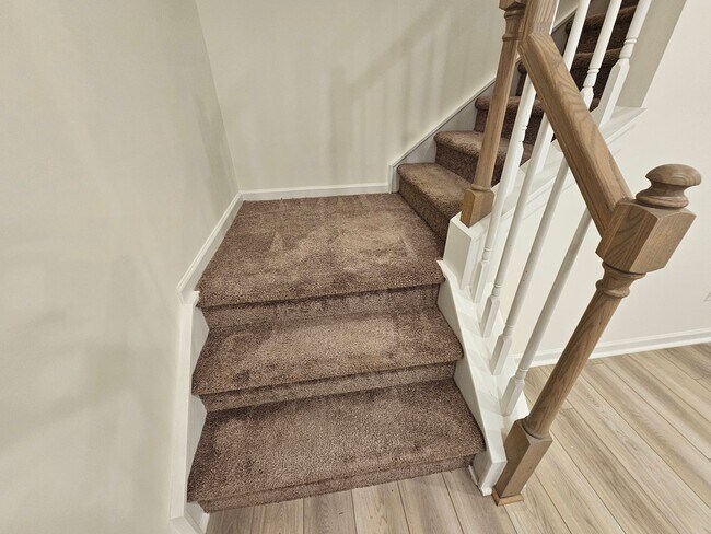 Building Photo - BeautifulTownhome in North Charlotte