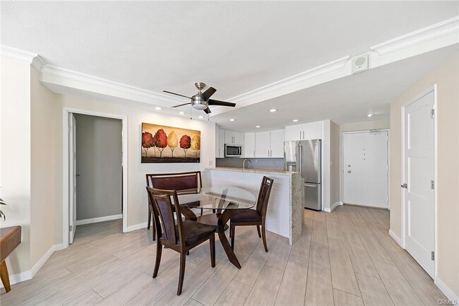 Building Photo - 700 E Ocean Blvd