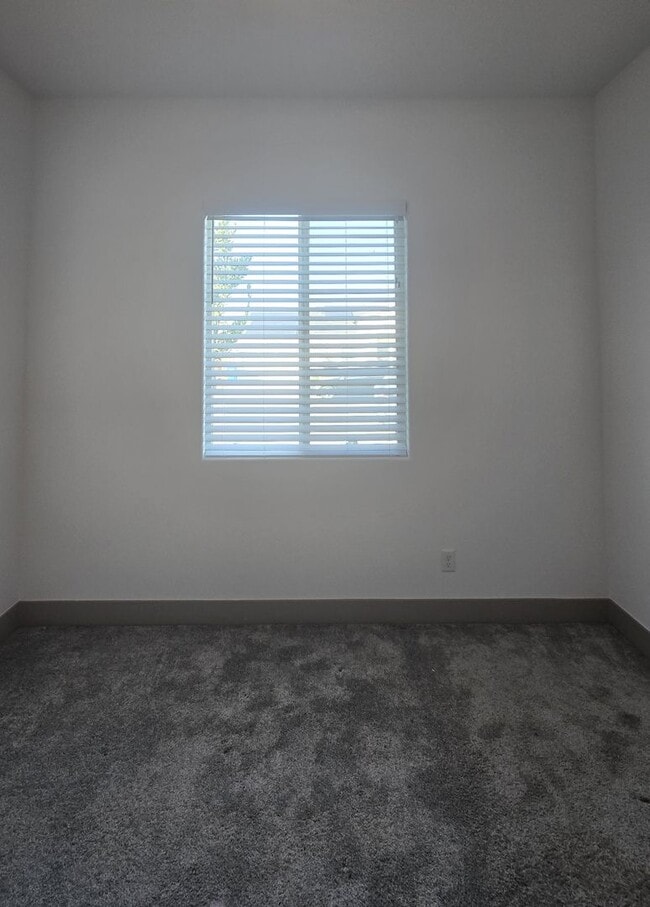 Building Photo - 9405 Parkwood Manor Dr