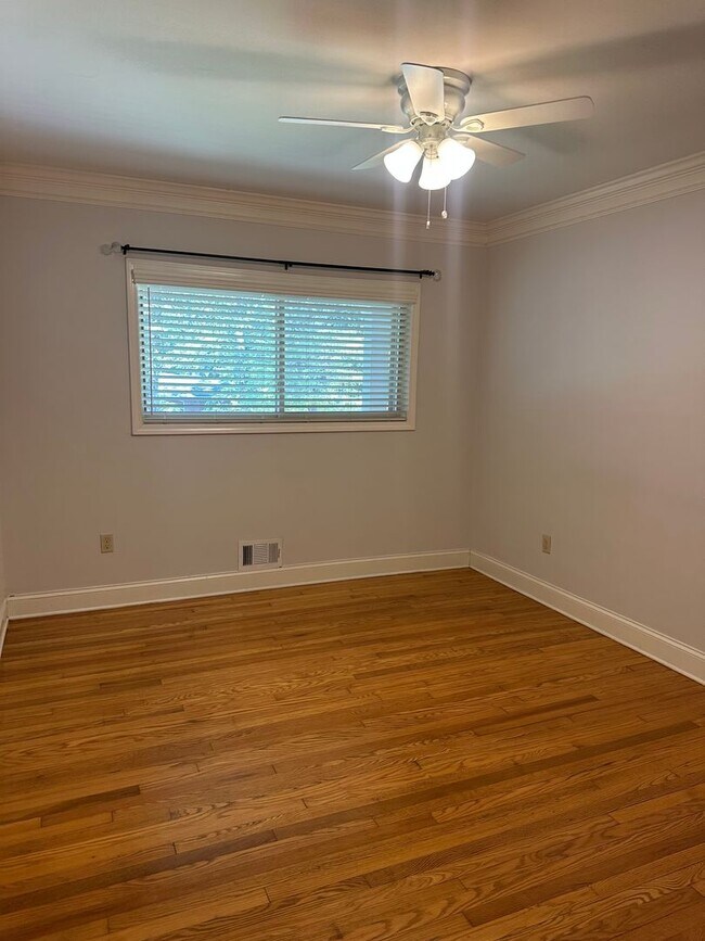 Building Photo - 3 Bedroom Home in the Heart of Gainesville!