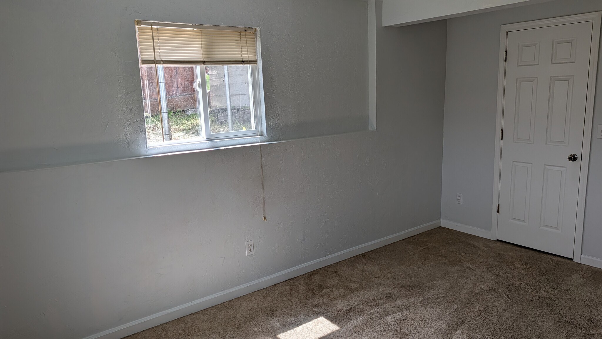 Building Photo - 1600 Traverse St