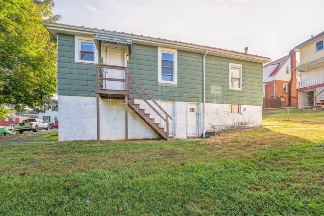 Building Photo - 316 1/2 Harrison Street