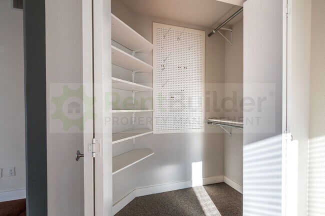 Building Photo - LOWER PRICE!  CATS ALLOWED!!