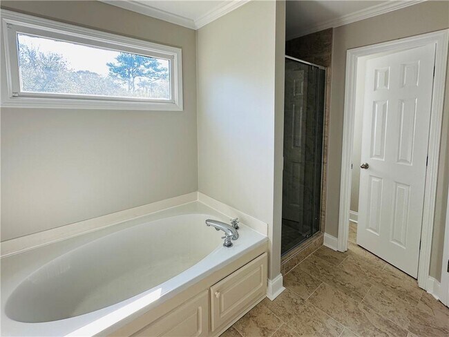 Building Photo - 2020 Bentwood Ct