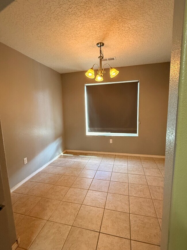 Building Photo - 2103 N Ensenada Cir SE