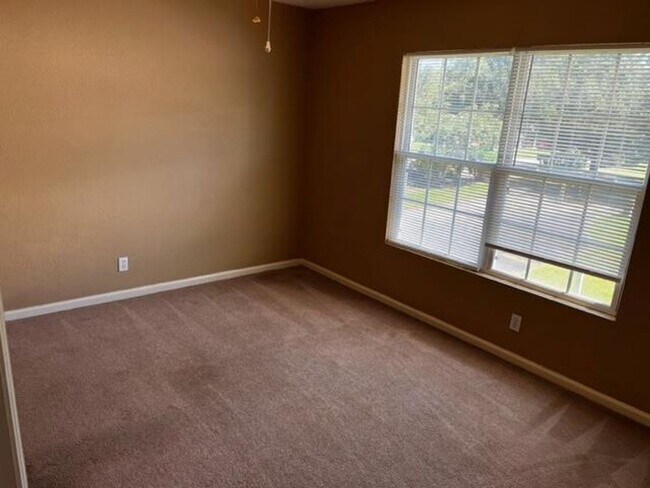 Building Photo - 2BD/1.5B Apartment in Adel