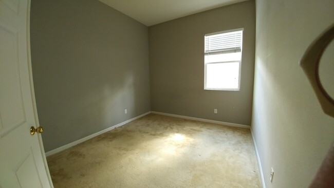 Building Photo - 844 Towne Dr