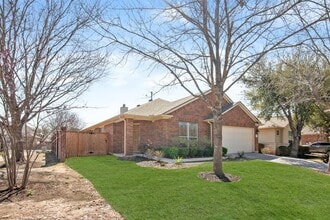 Building Photo - 702 Bent Wood Pl