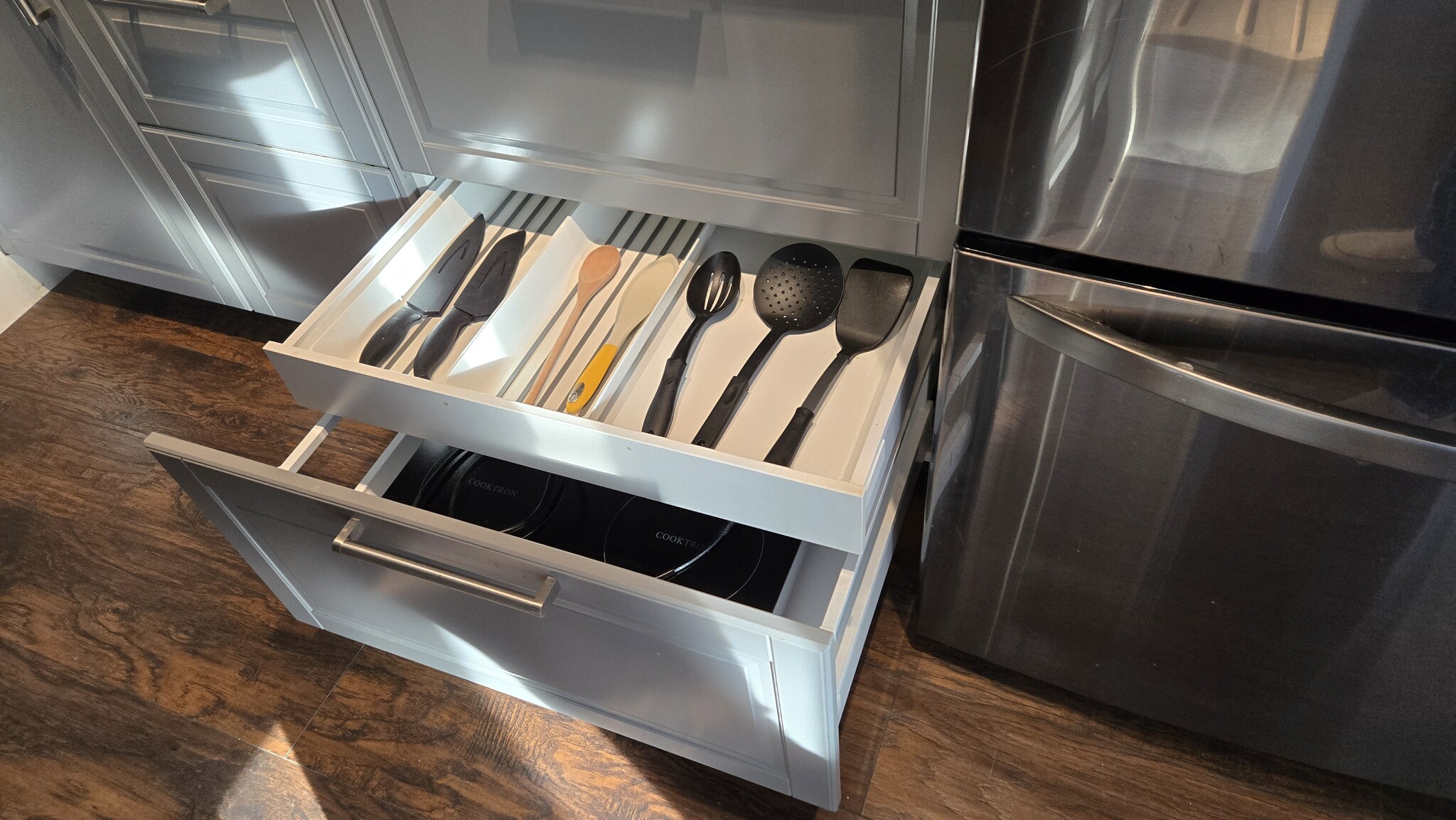 Cooking utensil drawer - 10224 Aviary Dr