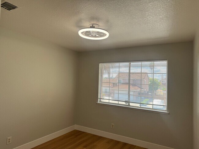 Building Photo - 2776 Woodmont Dr