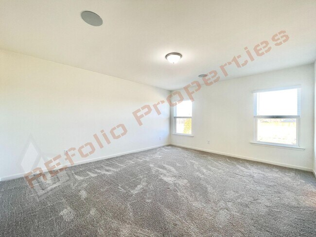 Building Photo - 6117 Oak Psge Dr