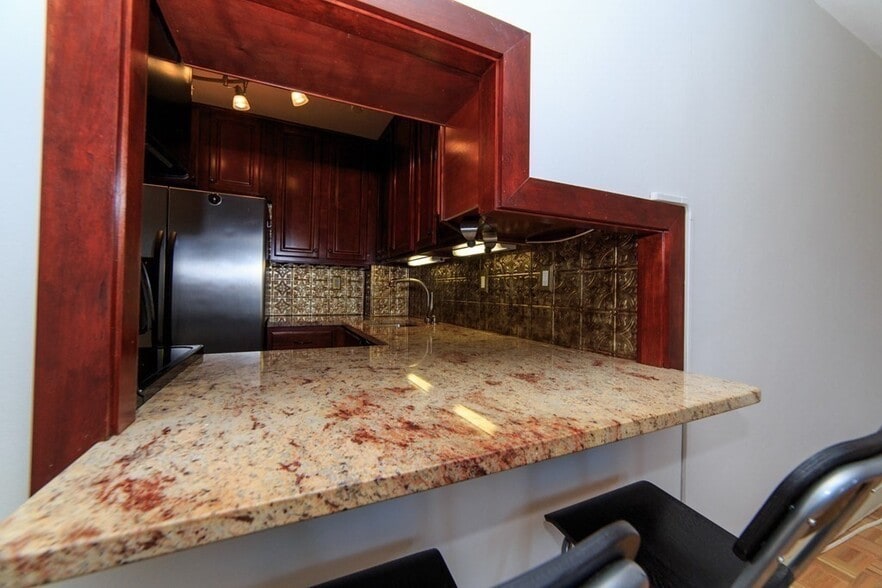 Building Photo - 60 Babcock St