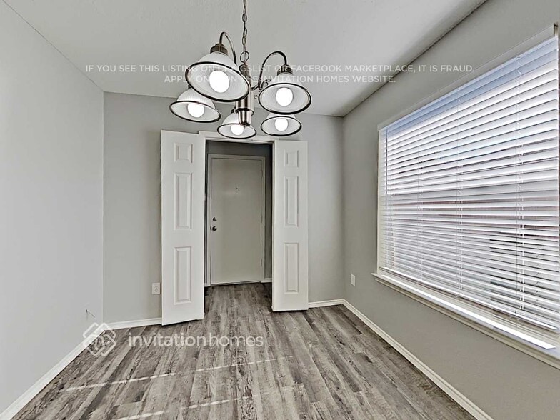 Building Photo - 421 Candlestick Trail