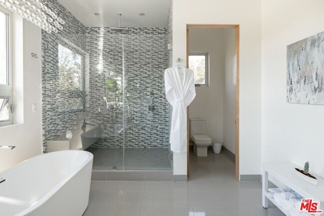 Building Photo - 1723 S Durango Ave