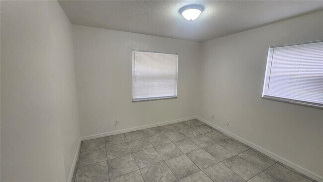 Building Photo - 1079 N Gertrude Ct
