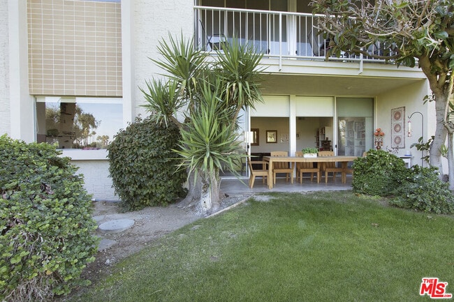 Building Photo - 501 Desert Lakes Cir