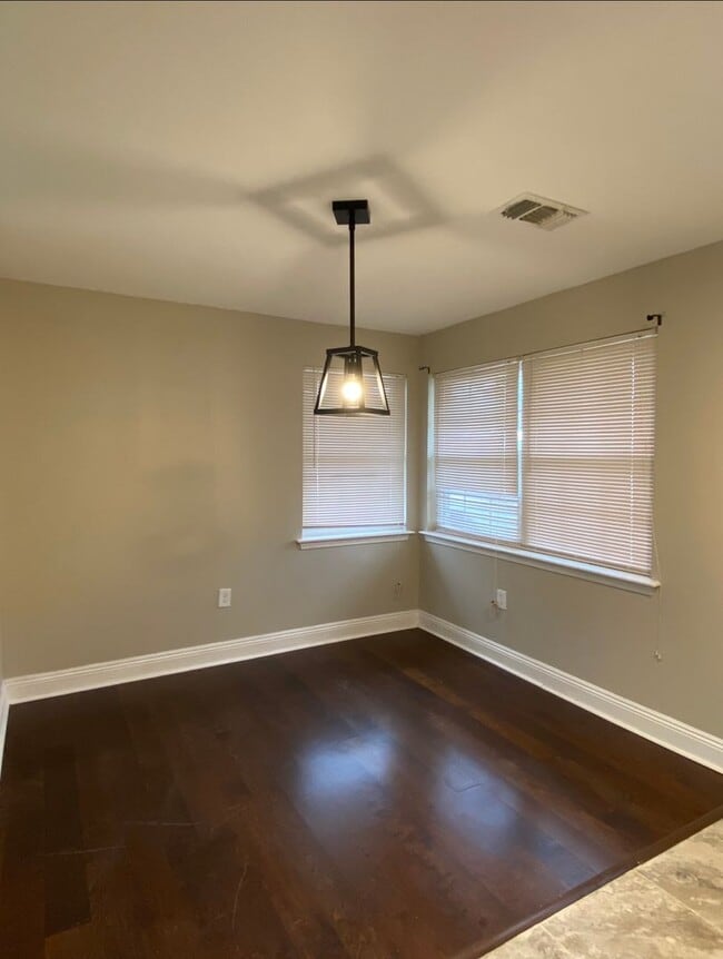 Building Photo - 3 BR 2 BA ALGIERS GEM - WON'T LAST LONG!!