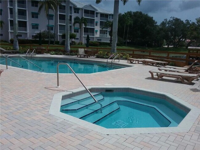 Building Photo - 293 Hidden Bay Dr