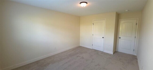 Building Photo - 2125 Savannah Dr