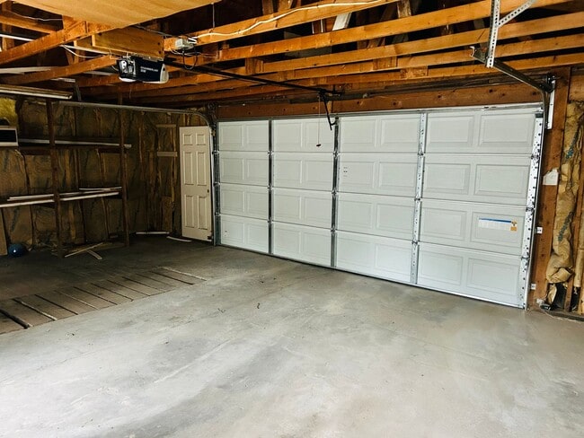 Building Photo - Cute Single Family Home, Great Location