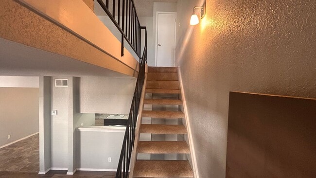 Building Photo - Wonderful 1-bedroom, 1.5-bath loft style condo!