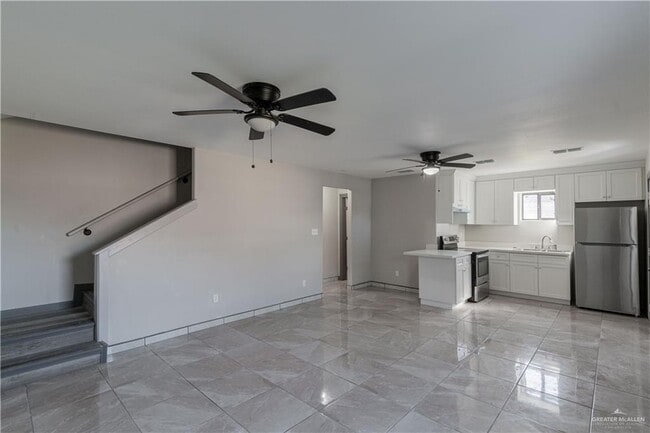 Building Photo - 20 S Olivarez St