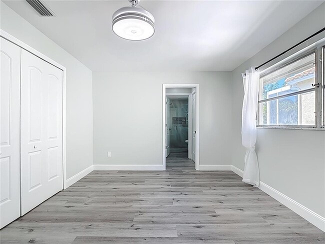 Building Photo - 620 N Barfield Dr