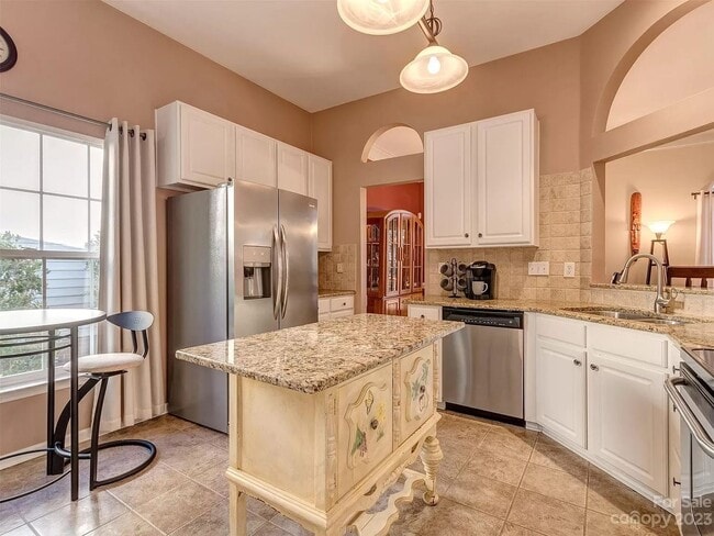 Building Photo - Partially Furnished Home for Rent