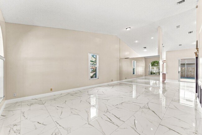 Building Photo - 5872 NW 73rd Ct