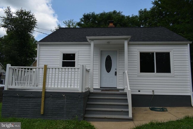 Building Photo - 12323 Dewey Rd