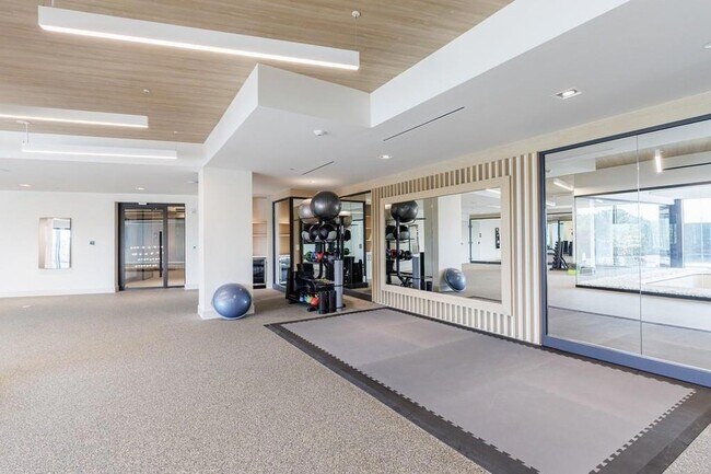 Building Photo - 2425 Peachtree Rd