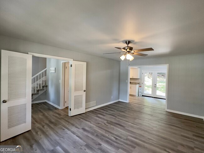 Building Photo - 6 Westlyn Dr