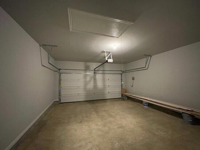 Building Photo - 1517 Whippletree Trl