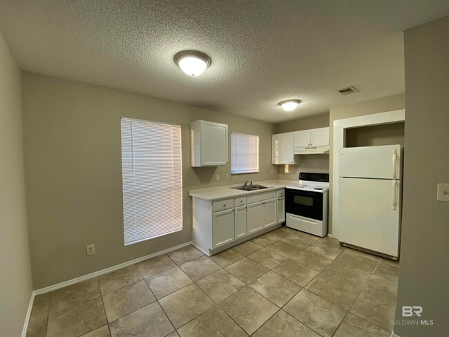 Building Photo - 6394 Schoel Ln