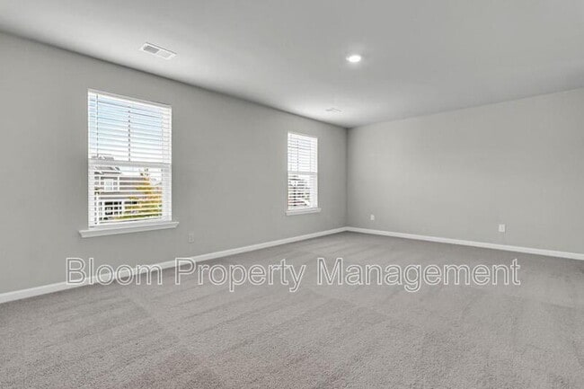 Building Photo - 640 Chigwell Springs Ln