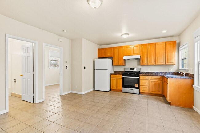 Building Photo - Bright Mosswood Studio Near BART and Kaiser