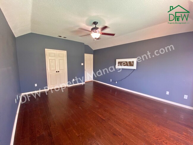 Building Photo - 2502 Chapel Hill Dr